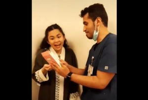 لن تصدق ما حدث.. شاهد هدية ممرض سعودي لصديقته داخل المستشفى تفجر غضب السعوديين !