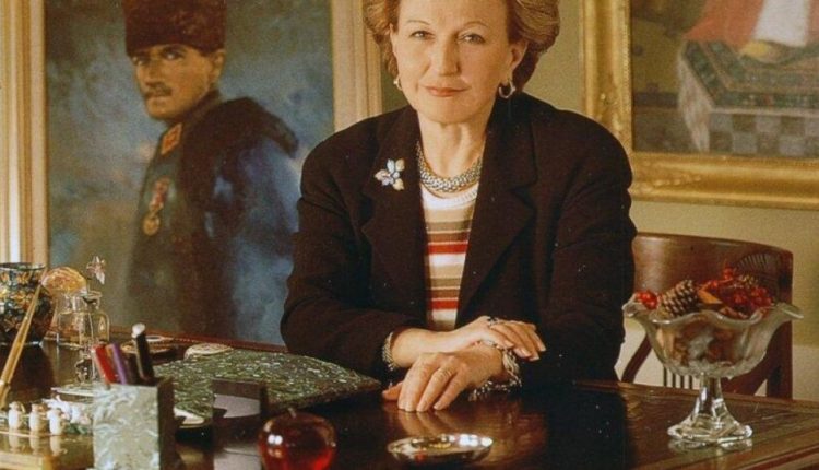 الموت يغيب أشهر سيدة أعمال في تركيا .. والدها أغنى رجل في عصره