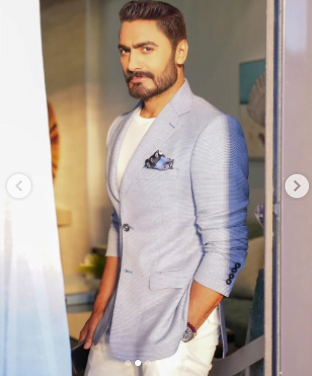 كيف أصبح مظهر تامر حسني بعد عمليات التجميل.. موجة جدل واسعة (صورة) 3