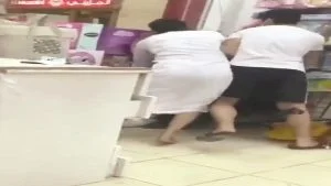 مراهقة كويتية سبب الاعتداء على الشاب المصري.. فعلها الصغار واعتذر الكبار!