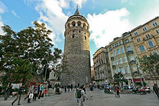 برج غلطة في اسطنبول يعيد فتح أبوابه أمام الزوار في هذا الموعد