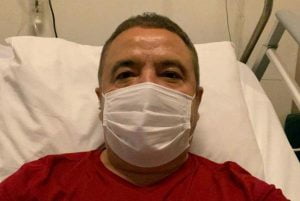 لحظات عصيبة لرئيس بلدية أنطاليا إثر خضوعه للعلاج بعد إصابته بالفيروس