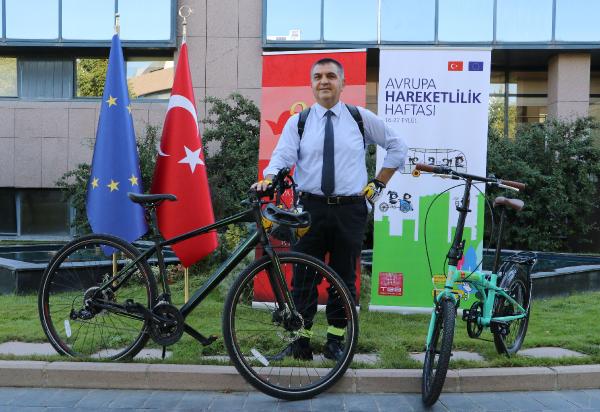 شاهد كيف ذهب نائب وزير الخارجية التركي إلى عمله اليوم! 3