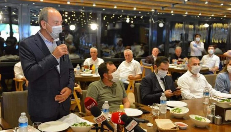 رئيس بلدية معارض ينضم لحزب العدالة والتنمية الحاكم