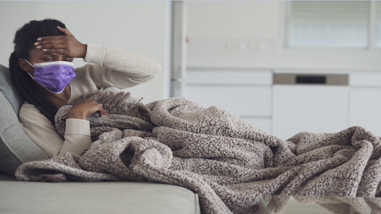 الاختلاف الرئيسي إذا كنت مصابا بـ " كورونا " أو نزلة برد أو إنفلونزا 1 الاختلاف الرئيسي إذا كنت مصابا بـ " كورونا " أو نزلة برد أو إنفلونزا