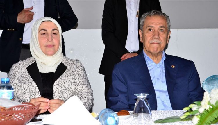 مستشار أردوغان يعلن إصابته وزوجته بفيروس كورونا
