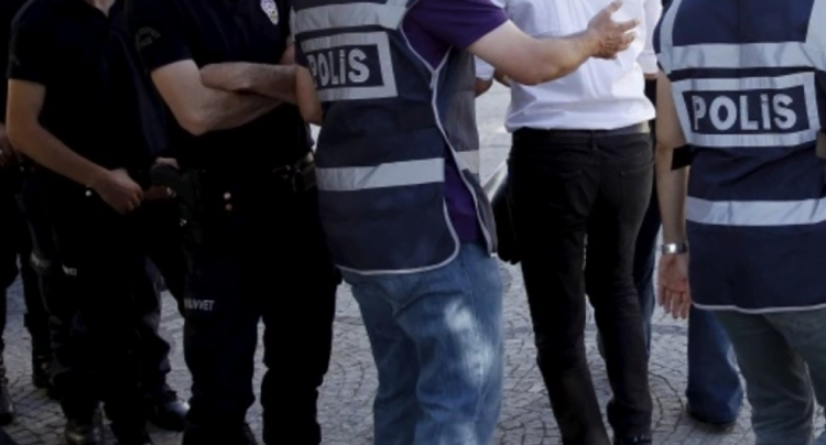 اعتقلت قوات الشرطة