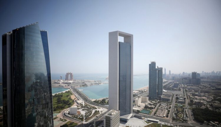 الإمارات تحقيق فائضاً