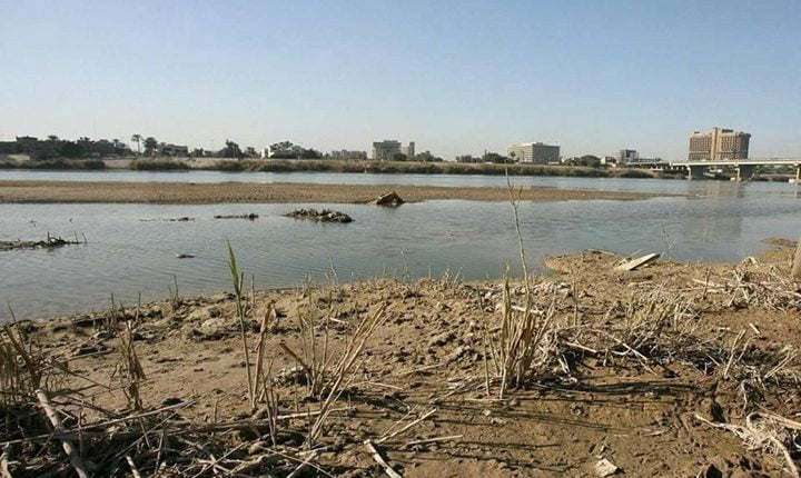 ألقت طفليها في نهر دجلة
