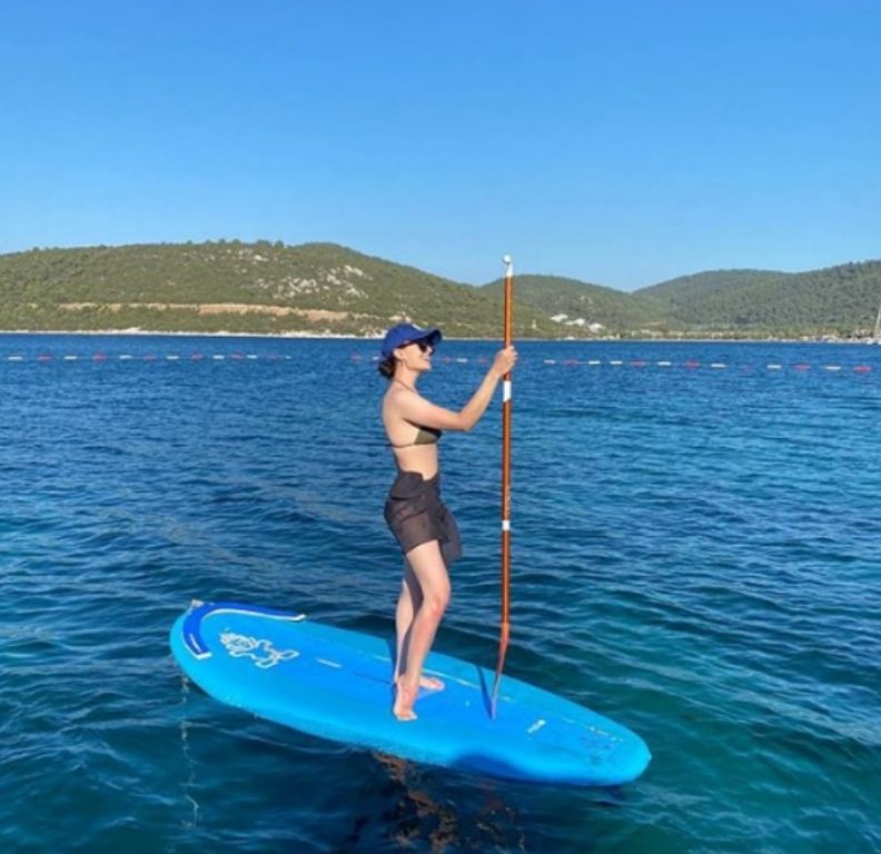 ظهور السلطانة حليمة بطلة مسلسل "أرطغرل" بصور فاضحة بالبكيني.. والجمهور غاضب! "شاهد" 2 ظهور السلطانة حليمة بطلة مسلسل "أرطغرل" بصور فاضحة بالبكيني.. والجمهور غاضب! "شاهد" 1