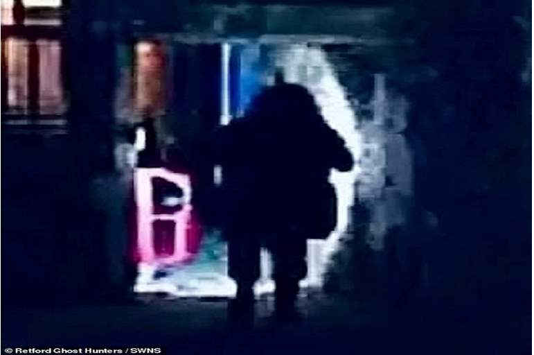 شبح مخيف داخل دير.. ملكة إنجلترا المفقودة تعود للظهور بعد قرون 1