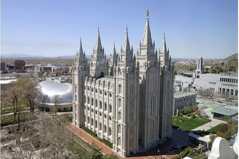 صوّر نفسه وهو يتحرش بطفل خلال جنازة بالكنيسة 13