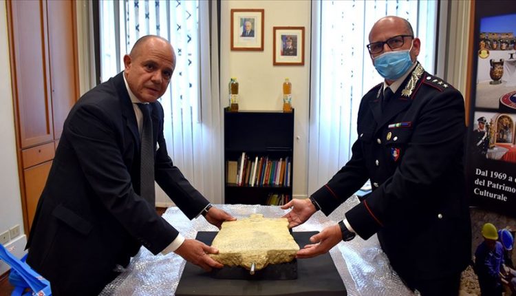 مخطوطة حجرية