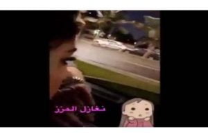 سعودية تثير غضب النشطاء بسبب ملابسها (فيديو)