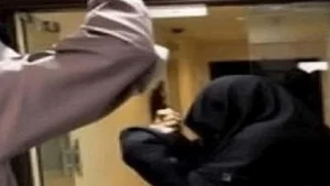 أم تحاول إنقاذ ابنها من الانتحار فقتلها طعنًا بالسكين