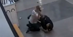 شاهد فيديو مرعب يوثق لحظة هجوم مرعب على ضابط شرطة في لوس أنجلوس