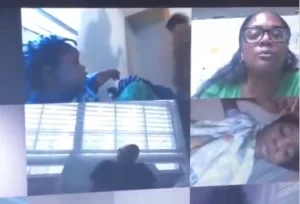 “أغلق الكاميرا فوراً يا تيفيون”.. “شاهد” امرأة عارية تماماً تقتحم حصة ابنها وهذا ما حدث !