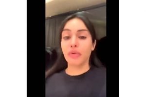 سعودية شهيرة تبكي ندمًا على صورتها المخلة مع صديقها