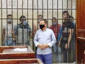 ضربها بـ “الكرباج” وفعل فعلته “الدنيئة”.. “شاهد” لحظة الحكم على “مصري” اغتصب ابنته 9 مرات!