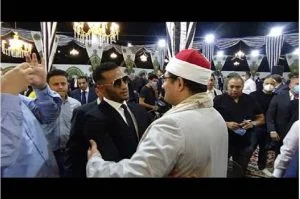 لهذا السبب.. قارئ شهير يحذف صورته مع “محمد رمضان”