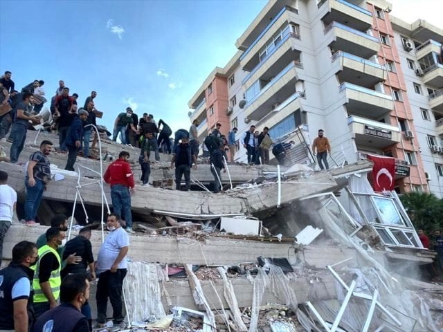 ارتفاع جديد على أعداد ضحايا زلزال إزمير