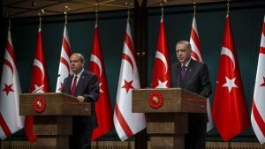 “أردوغان” يهنئ “تتار” بفوزه في رئاسيات قبرص التركية