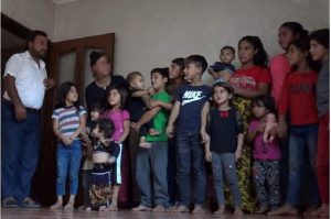 تركي لديه 19 طفلاً يسمي أصغر أبنائه “كفى” (صور)