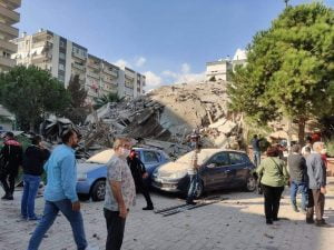 محدث: ارتفاع حصيلة ضحايا زلزال إزمير إلى 107 وانتشال مثلهم أحياء
