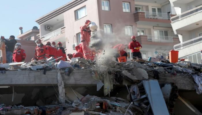 محدث: ارتفاع عدد ضحايا زلزال إزمير الى 91 قتيلا