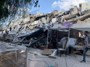 هل تضررت شبكة الاتصالات والمواصلات العامة بعد زلزال إزمير؟