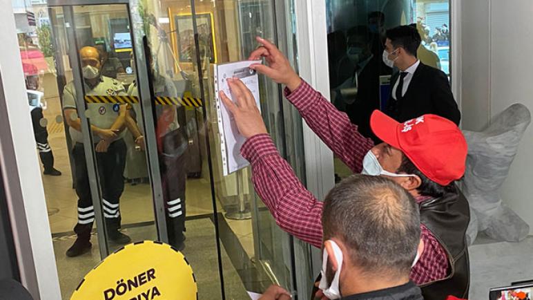 إضراب مفتوح يشل العمل في بلدية تركية