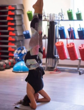 "شاهد" بإطلالة ساخنة.. ياسمين صبري ترفع رجليها للاعلى 2 "شاهد" بإطلالة ساخنة.. ياسمين صبري ترفع رجليها للاعلى 1