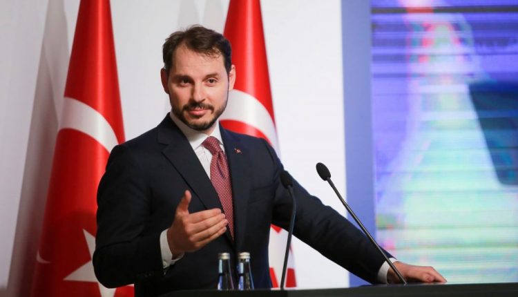 رغم هبوط الليرة .. وزير المالية التركي: نمو اقتصادنا في تصاعد مستمر