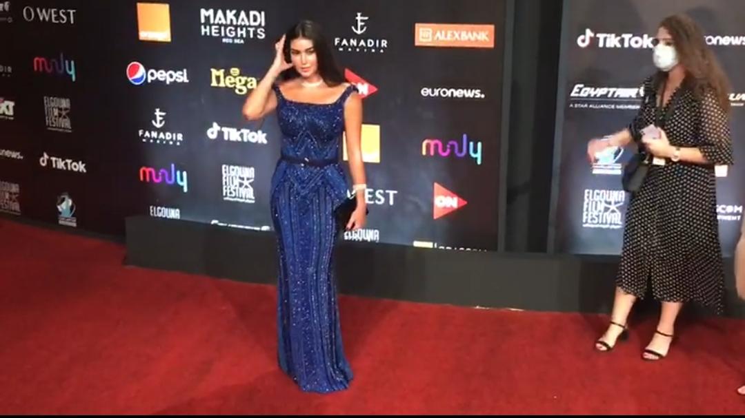 إطلالة ياسمين صبري في الجونة مكررة.. وهكذا وصفت 2020 1