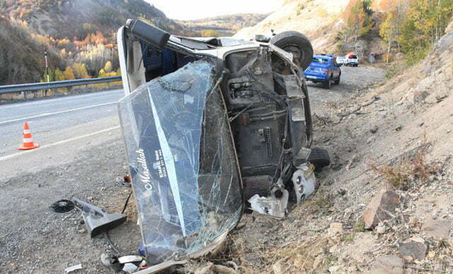 تحطم حافلة لنقل العمال في سيفاس ووقوع إصابات بينها حرجة 15