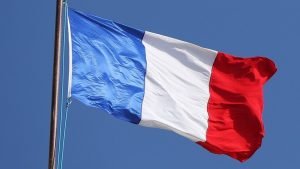 فرنسا توجه “رسالة سلام” للعالم الإسلامي