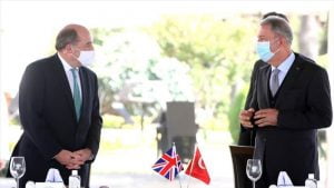 وزير الدفاع التركي يلتقي بنظيره البريطاني في إسطنبول