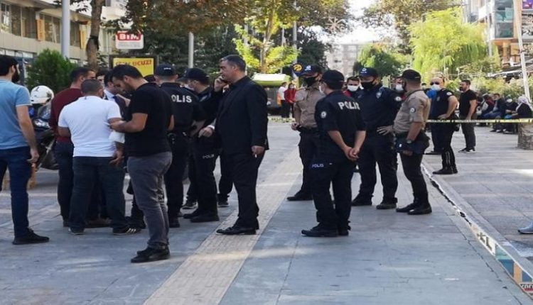 شاب تركي يقتل أخته أمام الناس في ديار بكر ..تفاصيل