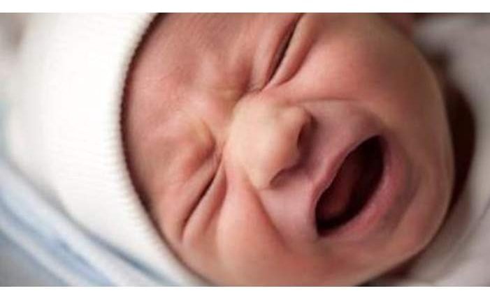 مراهقة تضع رضيعها في الثلاجة خوفا من والديها