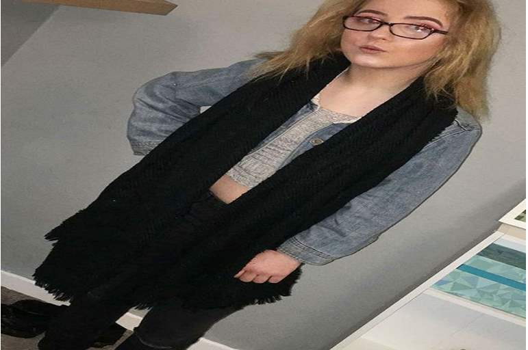 الأم تترك ابنتها تموت وحدها بالمنزل وتذهب للشرب مع عشيقها 30