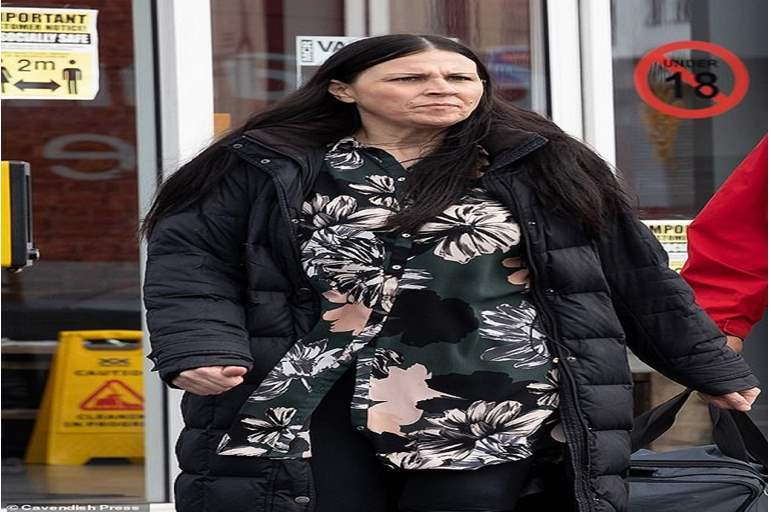 تفاصيل صادمة.. فعل فاضح على الرصيف أمام المارة 2 تفاصيل صادمة.. فعل فاضح على الرصيف أمام المارة 1