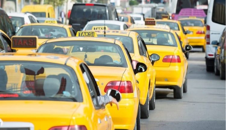 معايير جديدة لساقي الأجرة في اسطنبول.. أهمها التحدث بالانجليزية