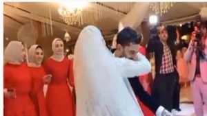 بالفيديو.. وصلة رقص لصلاح وابنته مكة في حفل زفاف شقيقه