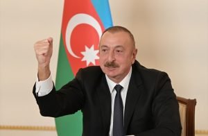 رئيس أذربيجان ينشر صورا لزيارته مسجدا في “قره باغ” (شاهد)