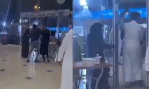 شاهد.. ماذا فعل سعودي بفتاة منقبة داخل مركز تجاري !!