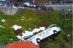 فيديو مؤثر.. نجت من موت محقق لتدهسها سيارة في نفس المكان بعد دقائق