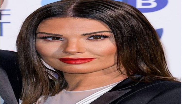 تهديدات بنشر "فيديوهات جنسية" لـ زوجة لاعب شهير