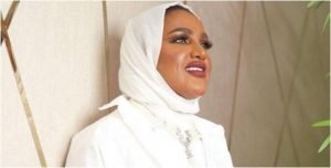 المطربة همس السعودي تحيي حفل زفاف مختلطا وهي محجبة (فيديو)