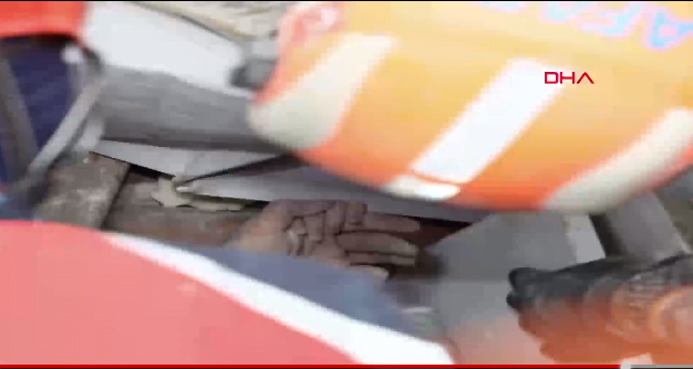 صورة من أنقاض زلزال إزمير تشعل مواقع التواصل الاجتماعي (شاهد) 1