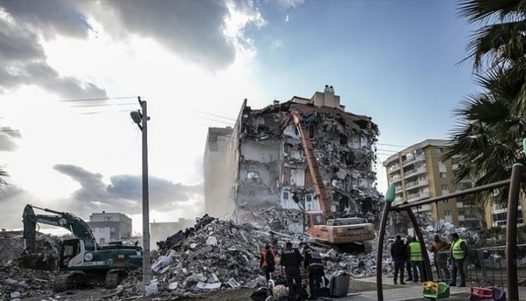 التحقيقات جارية بعد الزلزال.. إحالة 9 مقاولين وبنائين من إزمير الى المحكمة